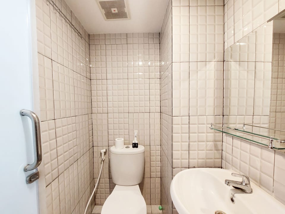 Studio | Bathroom