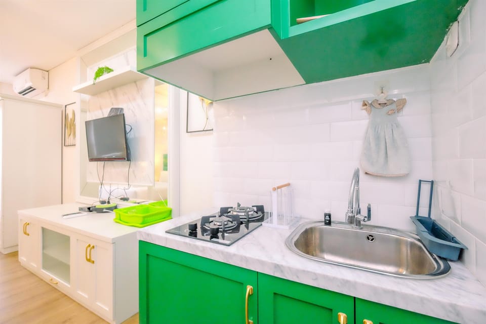 Studio | Private kitchen | Full-size fridge, stovetop