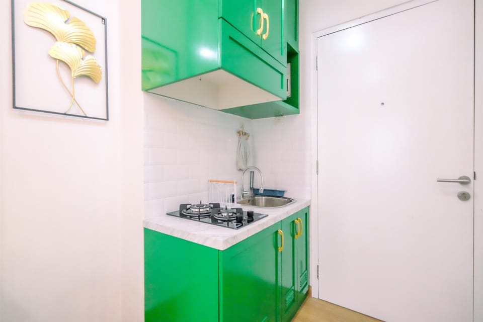 Studio | Private kitchen | Full-size fridge, stovetop
