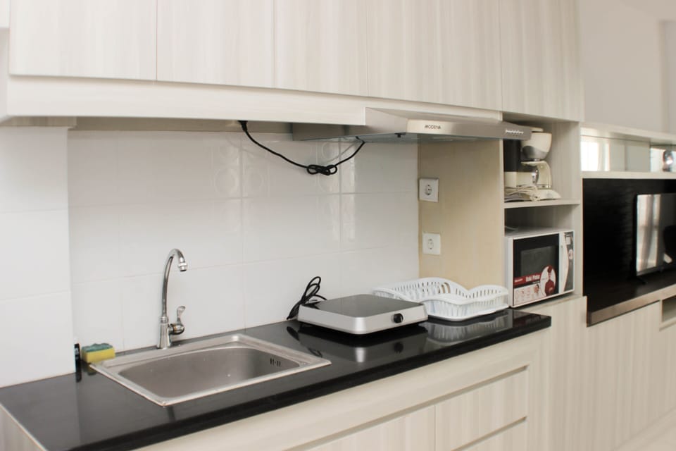 Studio | Private kitchen | Full-size fridge, stovetop