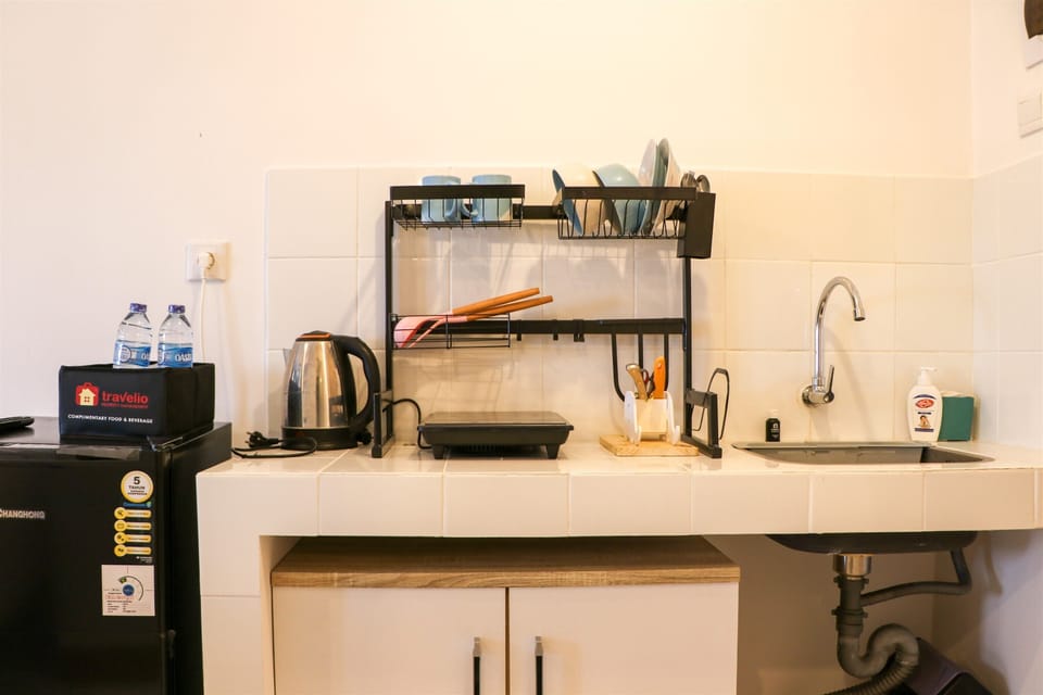 Studio | Private kitchen | Full-size fridge, stovetop
