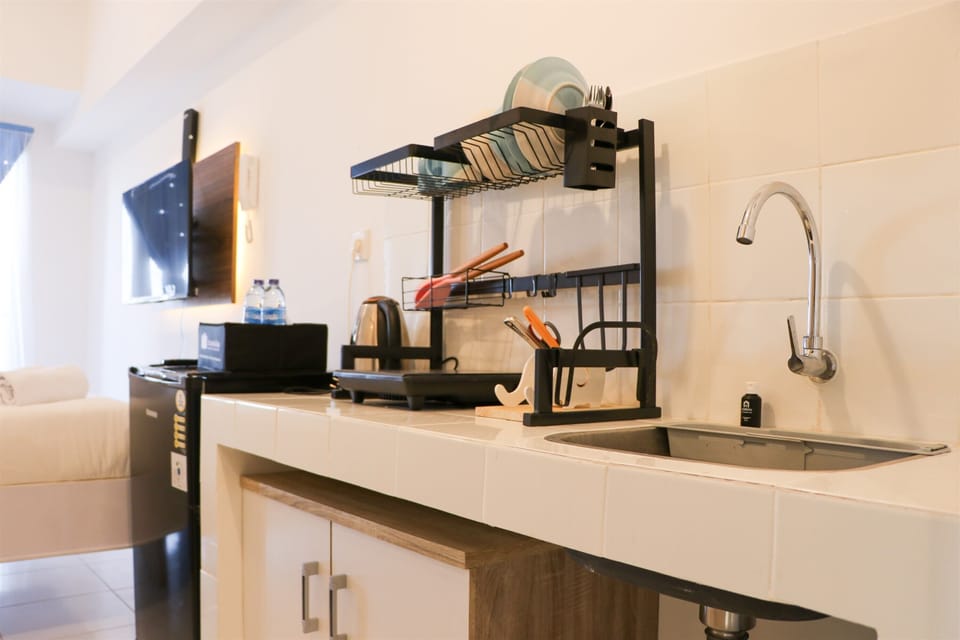 Studio | Private kitchen | Full-size fridge, stovetop