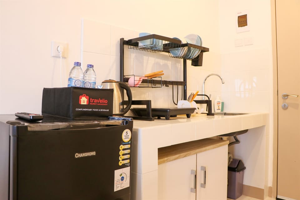 Studio | Private kitchen | Full-size fridge, stovetop