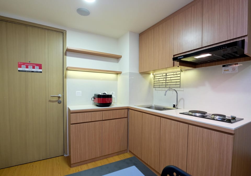 Apartment | Private kitchen | Fridge, stovetop, rice cooker, dining tables