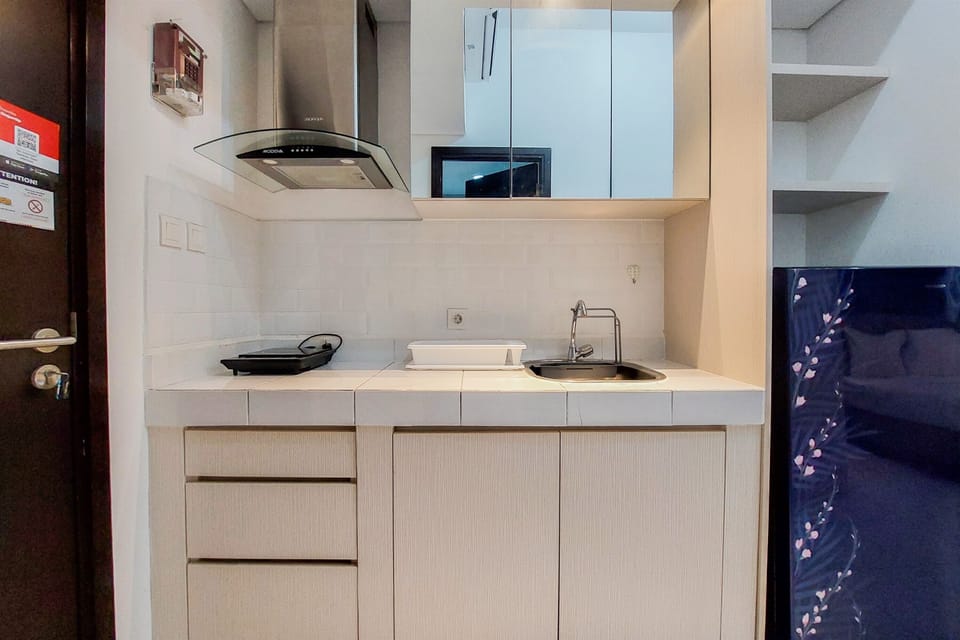 Studio | Private kitchen | Full-size fridge, stovetop