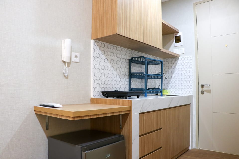Studio | Private kitchen | Full-size fridge, stovetop