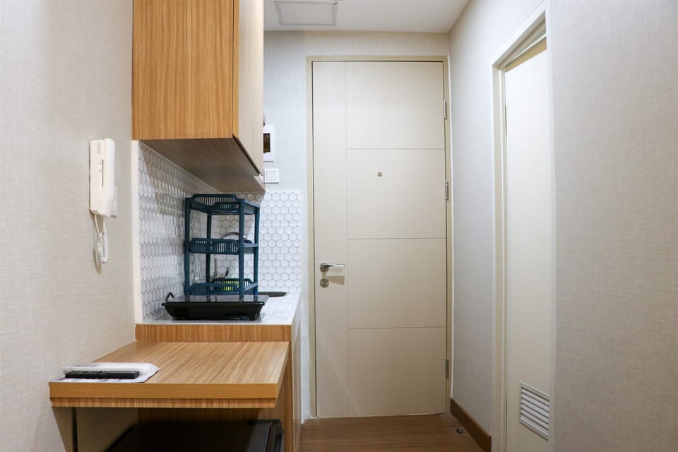 Studio | Private kitchen | Full-size fridge, stovetop