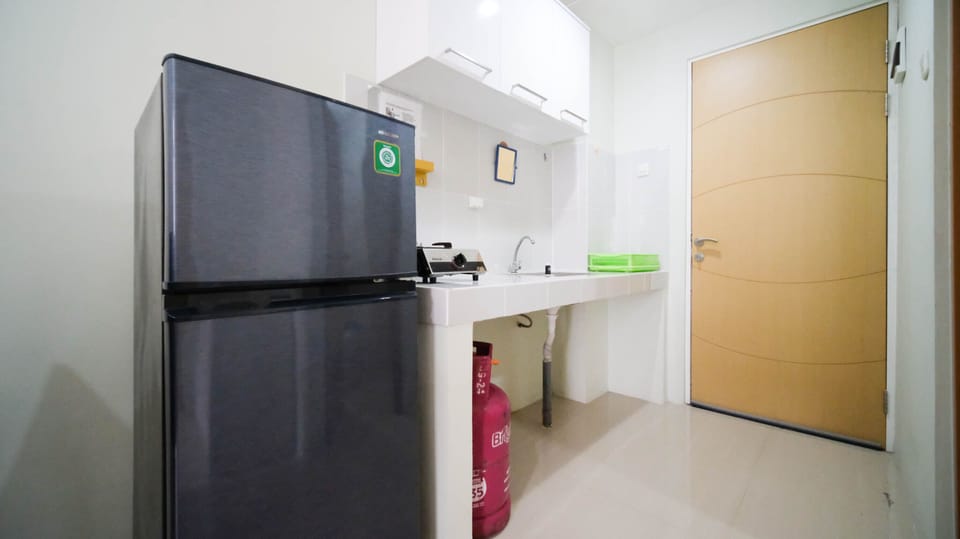 Apartment | Private kitchen | Full-size fridge, stovetop