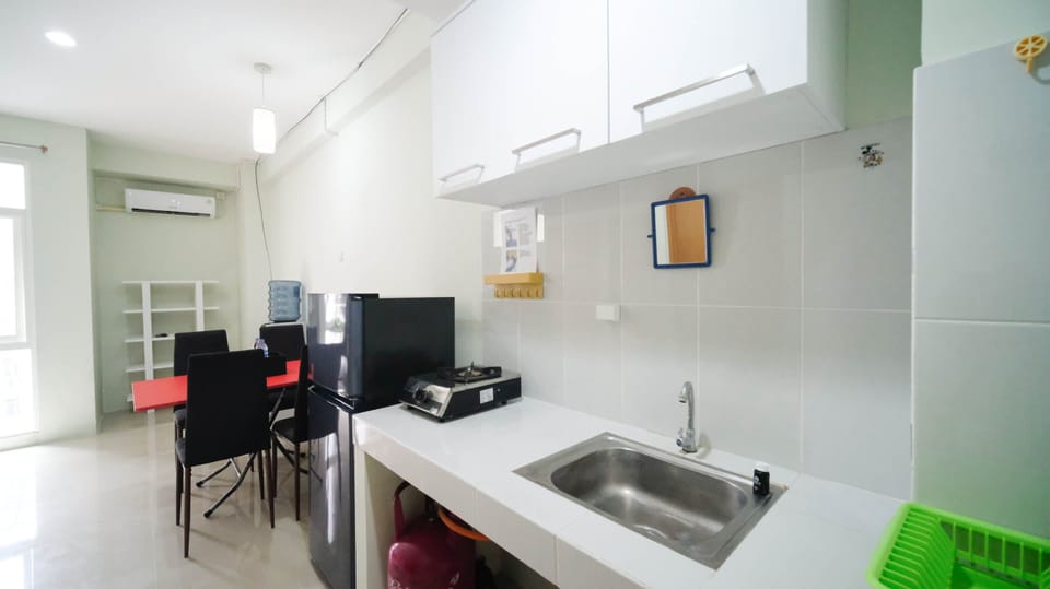 Apartment | Private kitchen | Full-size fridge, stovetop