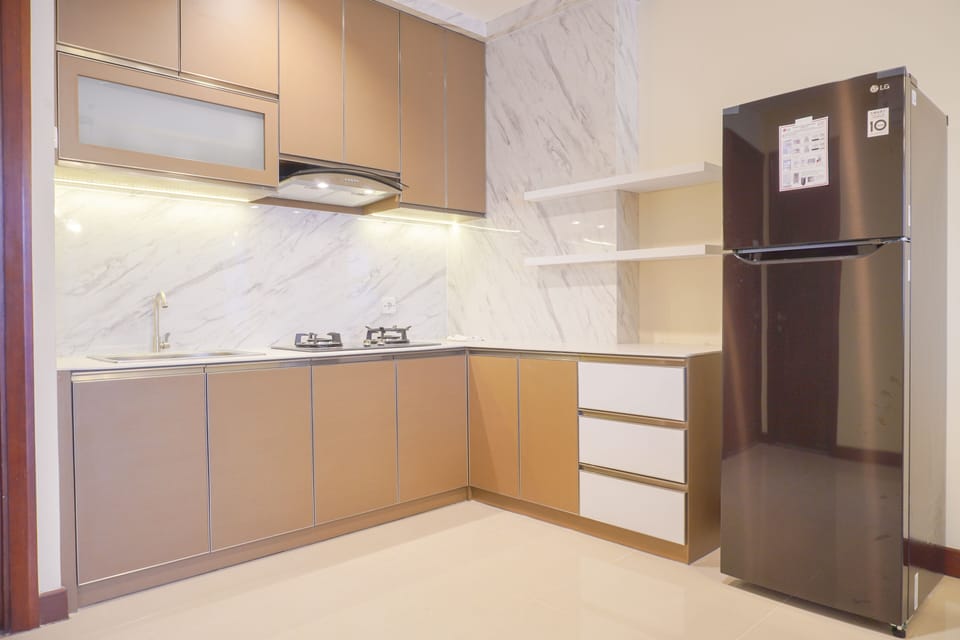 Apartment | Private kitchen | Fridge, stovetop, rice cooker, dining tables
