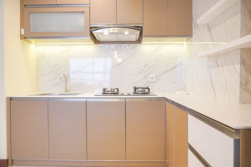 Apartment | Private kitchen | Fridge, stovetop, rice cooker, dining tables