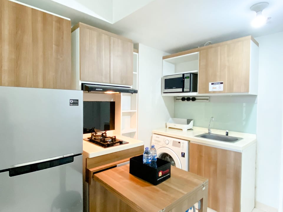 Apartment | Private kitchen | Full-size fridge, stovetop