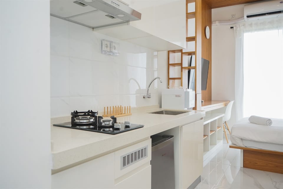 Apartment | Private kitchen | Full-size fridge, stovetop