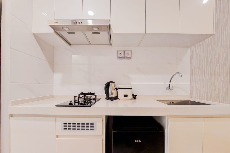 Studio | Private kitchen | Fridge, stovetop, rice cooker, dining tables