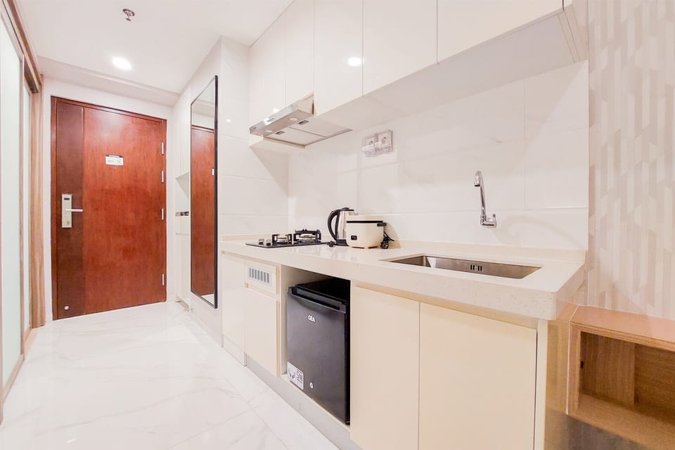 Studio | Private kitchen | Fridge, stovetop, rice cooker, dining tables