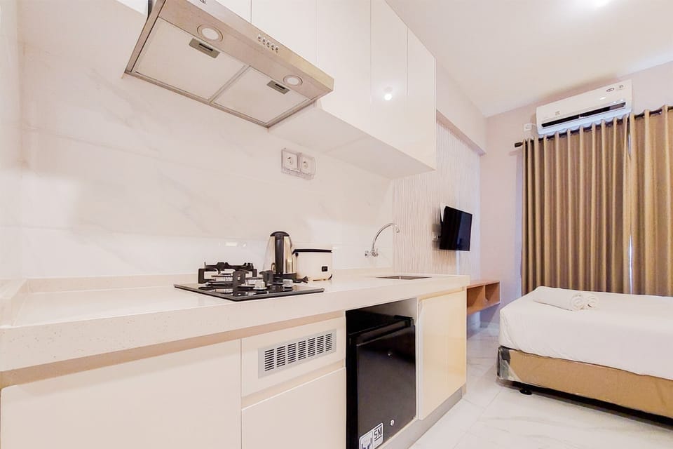 Studio | Private kitchen | Fridge, stovetop, rice cooker, dining tables