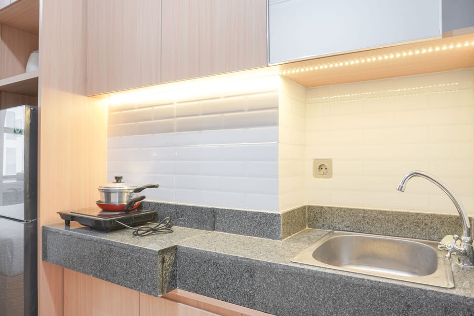 Studio | Private kitchen | Full-size fridge, stovetop