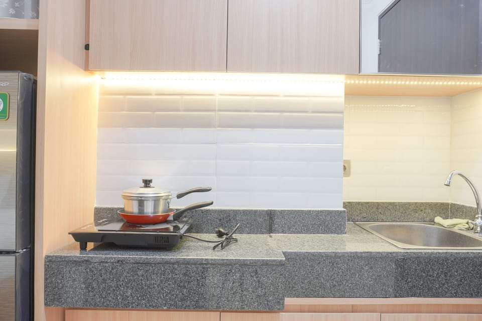Studio | Private kitchen | Full-size fridge, stovetop