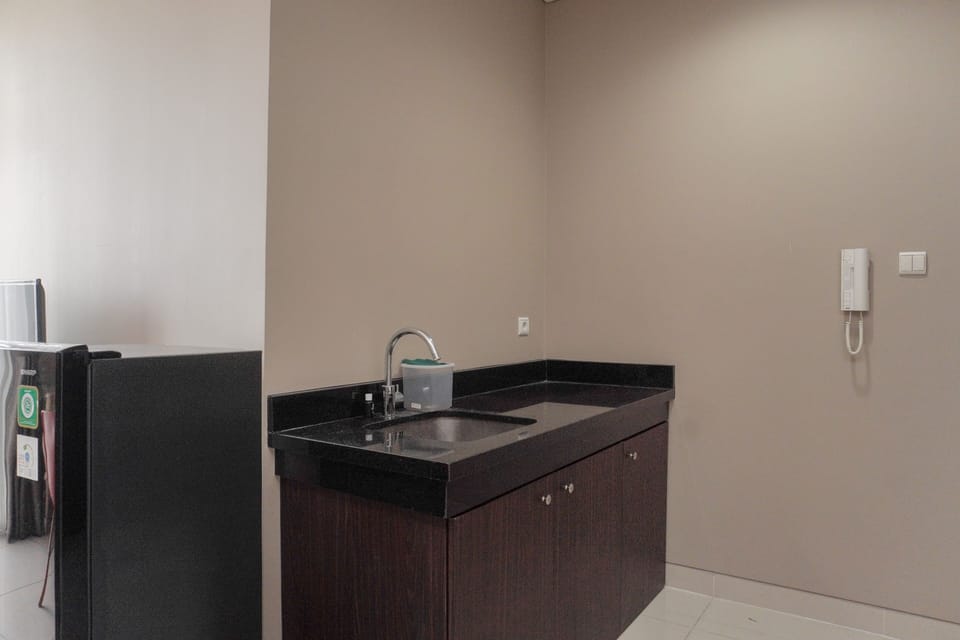 Apartment | Private kitchen | Fridge, stovetop, rice cooker, dining tables