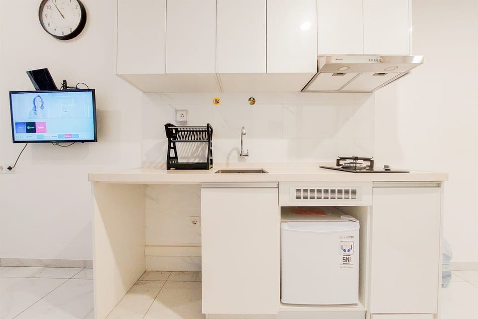 Mini-fridge, stovetop, rice cooker