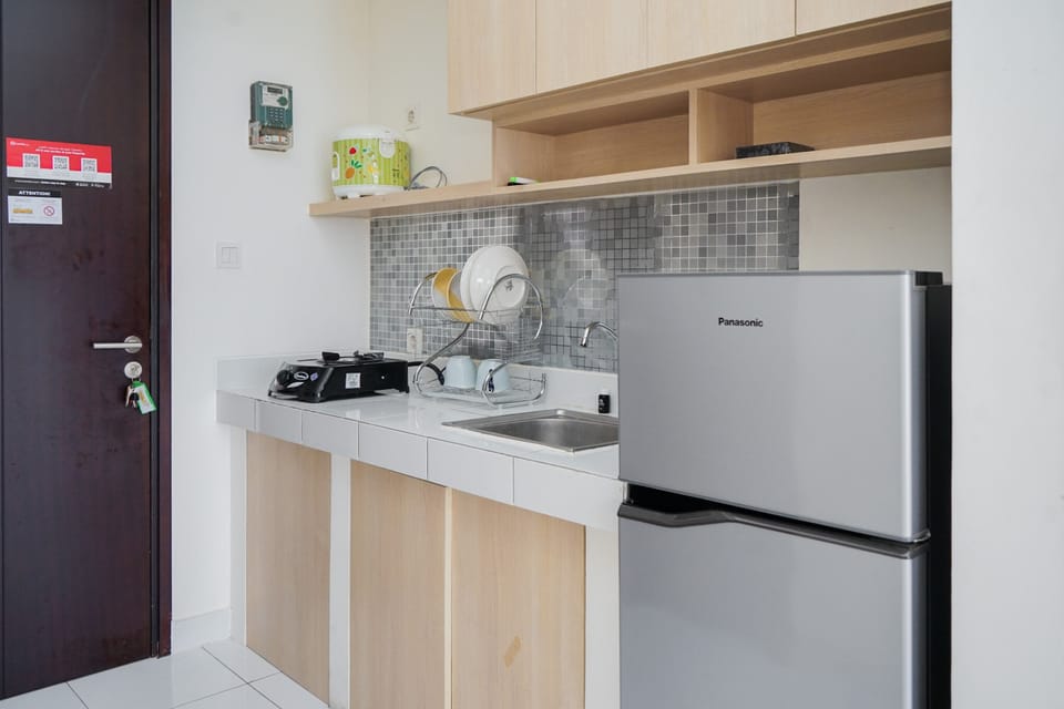 Studio | Private kitchen | Fridge, stovetop, rice cooker, dining tables