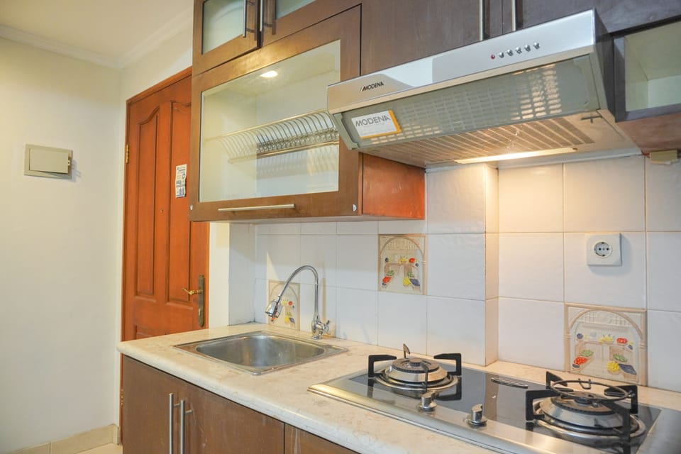 Apartment | Private kitchen | Fridge, stovetop, rice cooker, dining tables