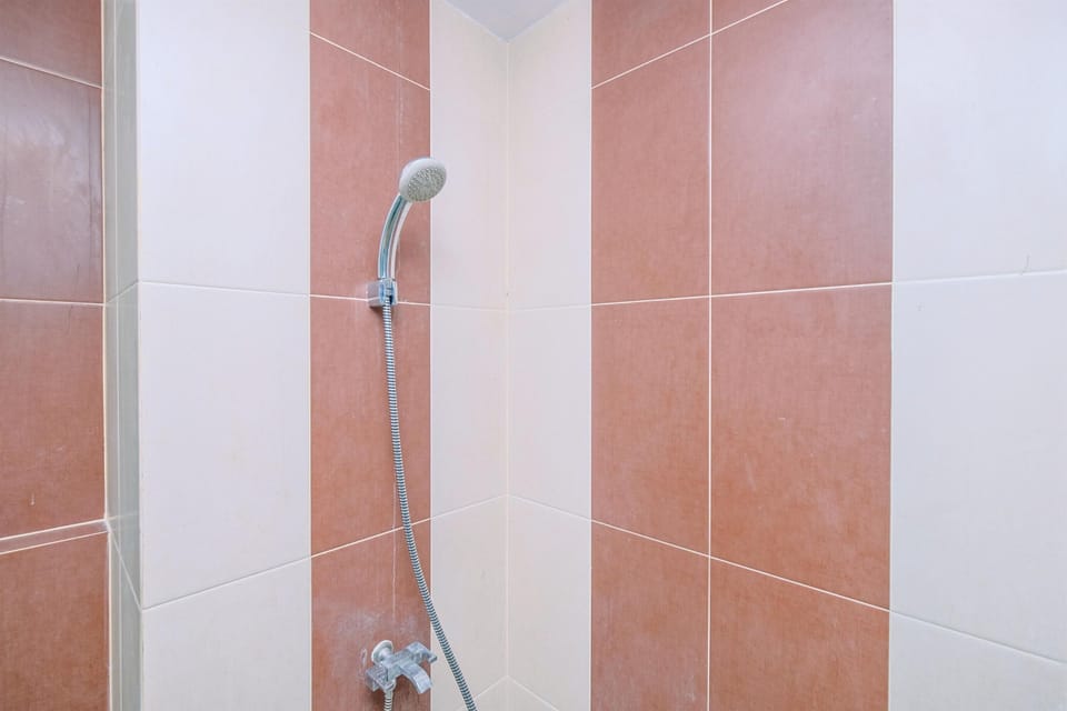 Shower, towels, soap, shampoo