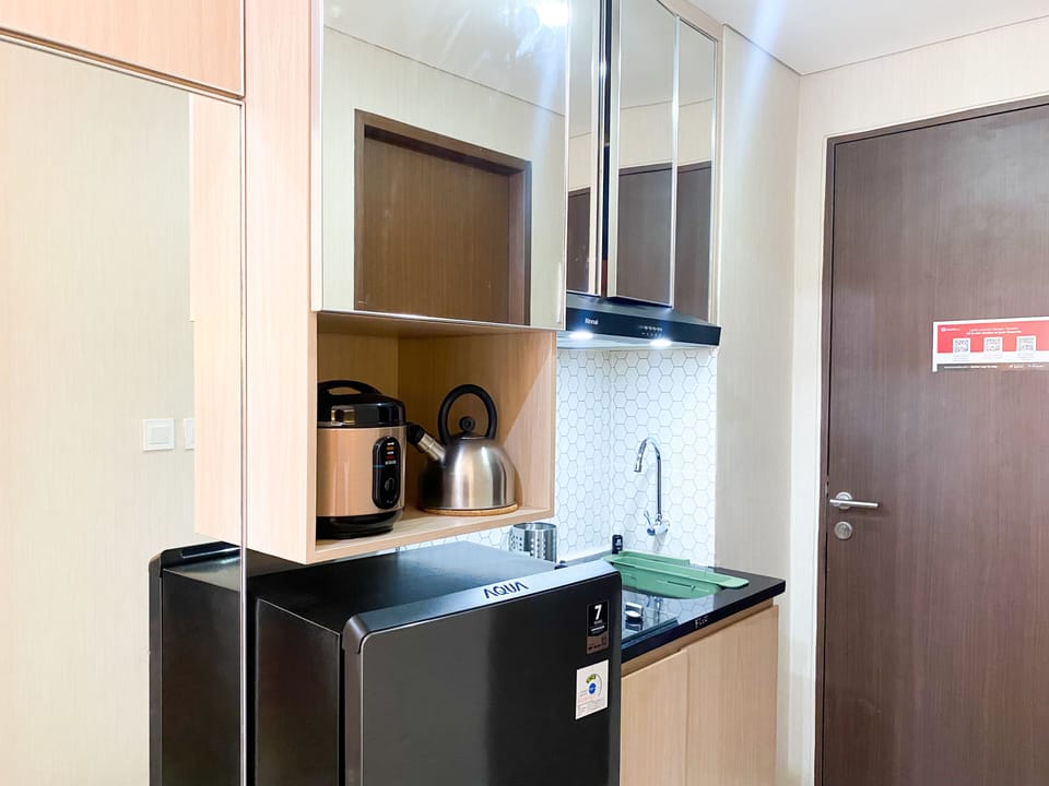 Studio | Private kitchen | Fridge, stovetop, rice cooker, dining tables