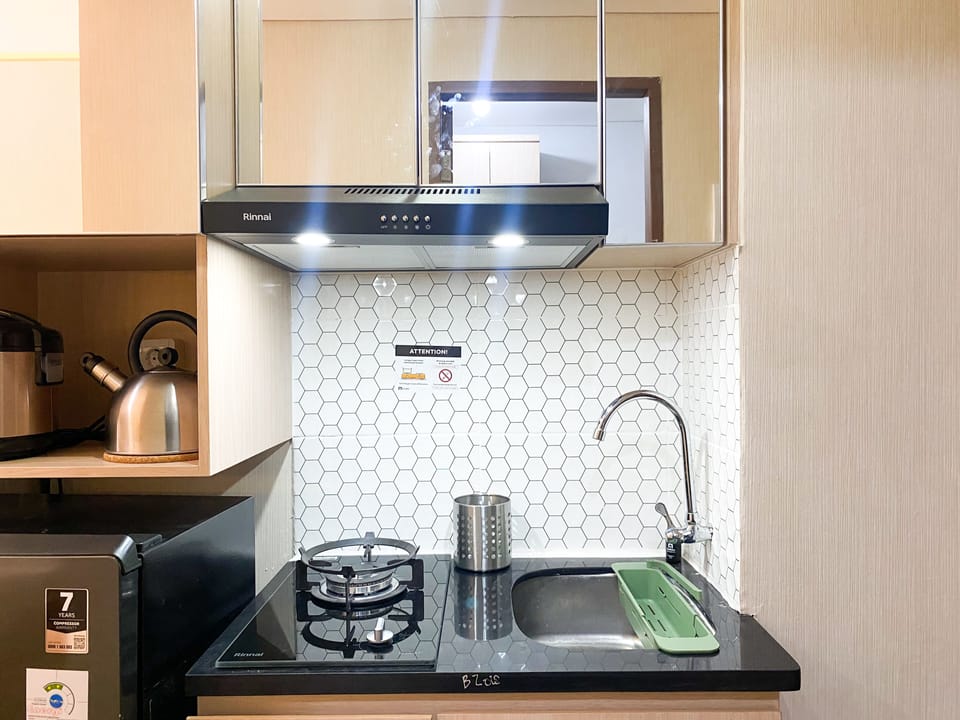 Studio | Private kitchen | Fridge, stovetop, rice cooker, dining tables
