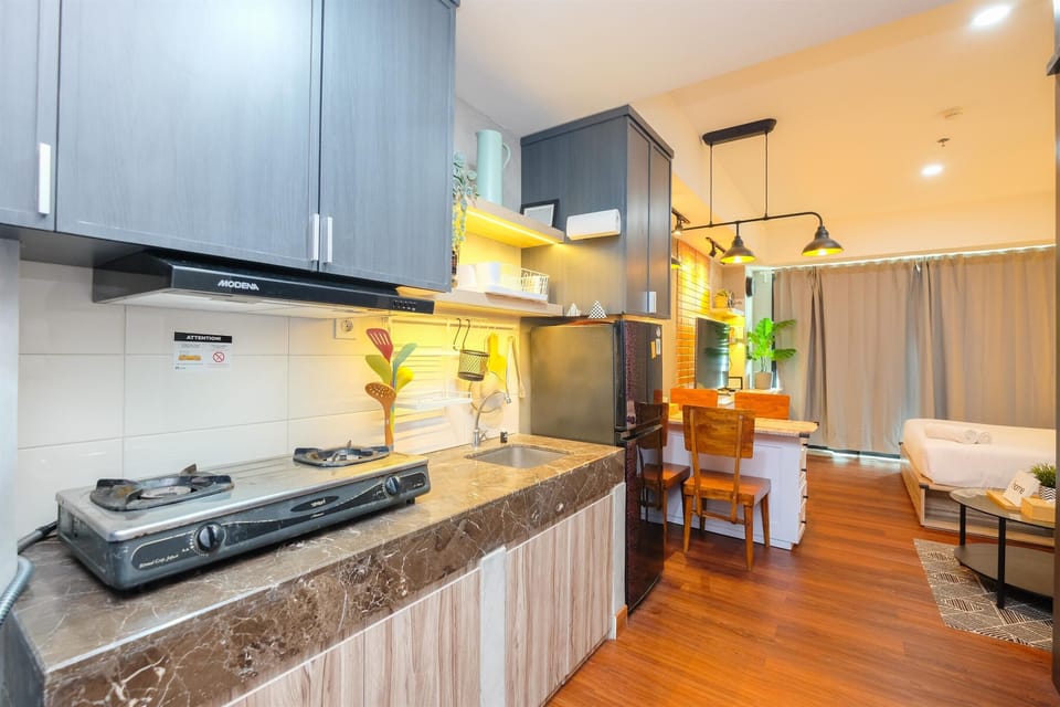 Studio | Private kitchen | Fridge, stovetop, rice cooker, dining tables