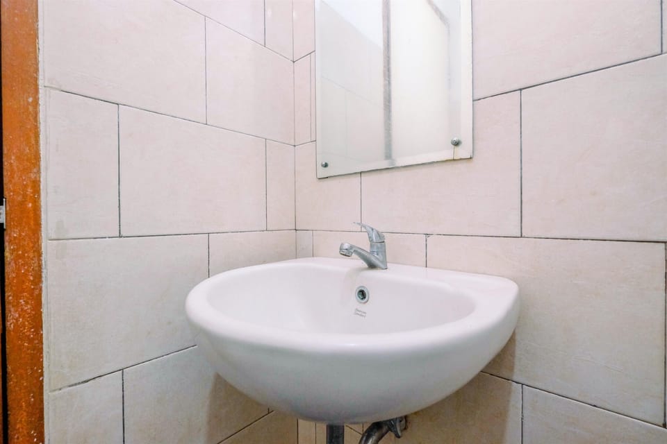 Studio | Bathroom