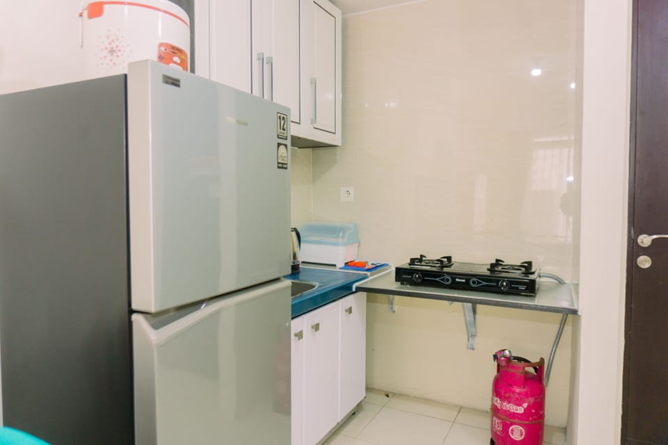 Apartment | Private kitchen | Fridge, stovetop, rice cooker, dining tables
