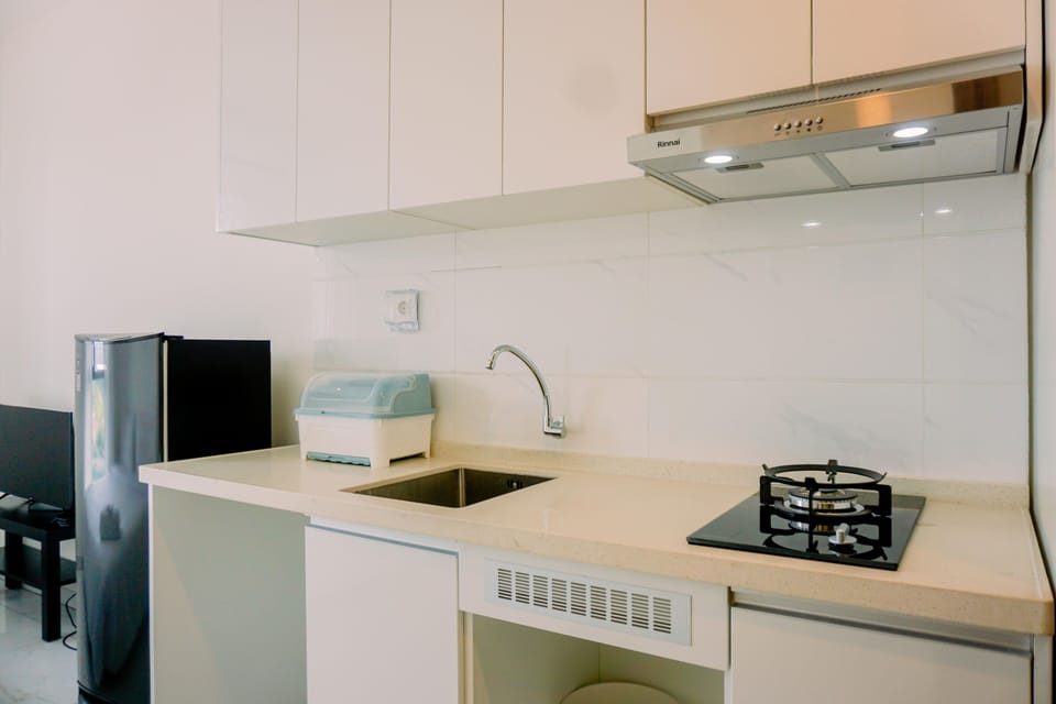Studio | Private kitchen | Fridge, stovetop, rice cooker, dining tables