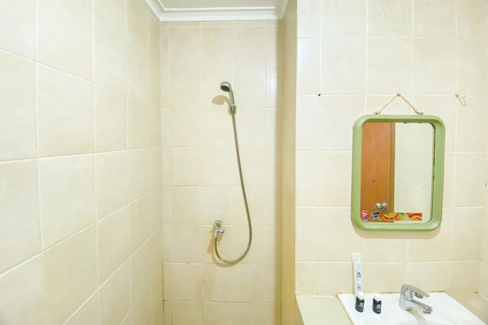 Studio | Bathroom