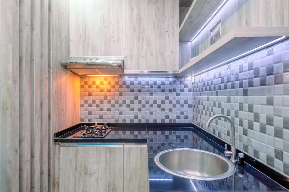 Apartment | Private kitchen | Fridge, stovetop, rice cooker, dining tables