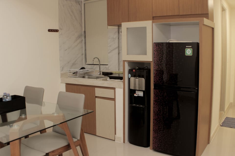 Apartment | Private kitchen | Fridge, stovetop, rice cooker, dining tables
