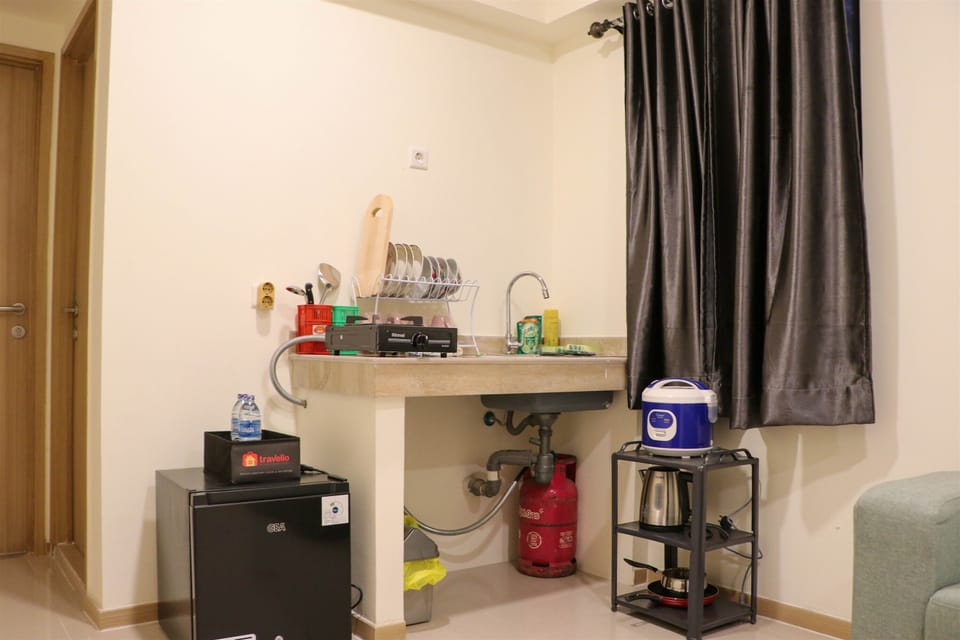 Apartment | Private kitchen | Mini-fridge, stovetop, rice cooker