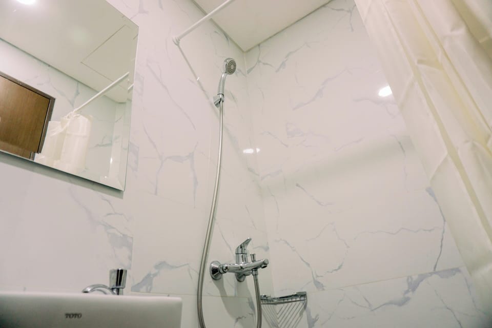 Studio | Bathroom