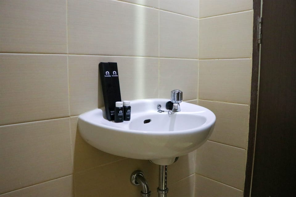 Studio | Bathroom