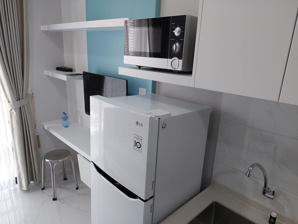 Studio | Private kitchen | Fridge, microwave, stovetop, rice cooker