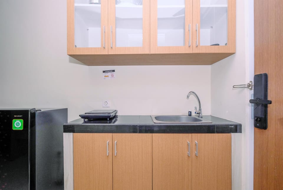Studio | Private kitchen | Fridge, stovetop, rice cooker, dining tables