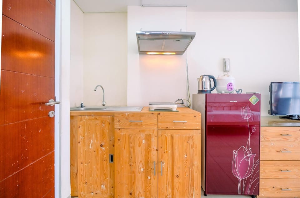 Studio | Private kitchen | Fridge, stovetop, rice cooker, dining tables