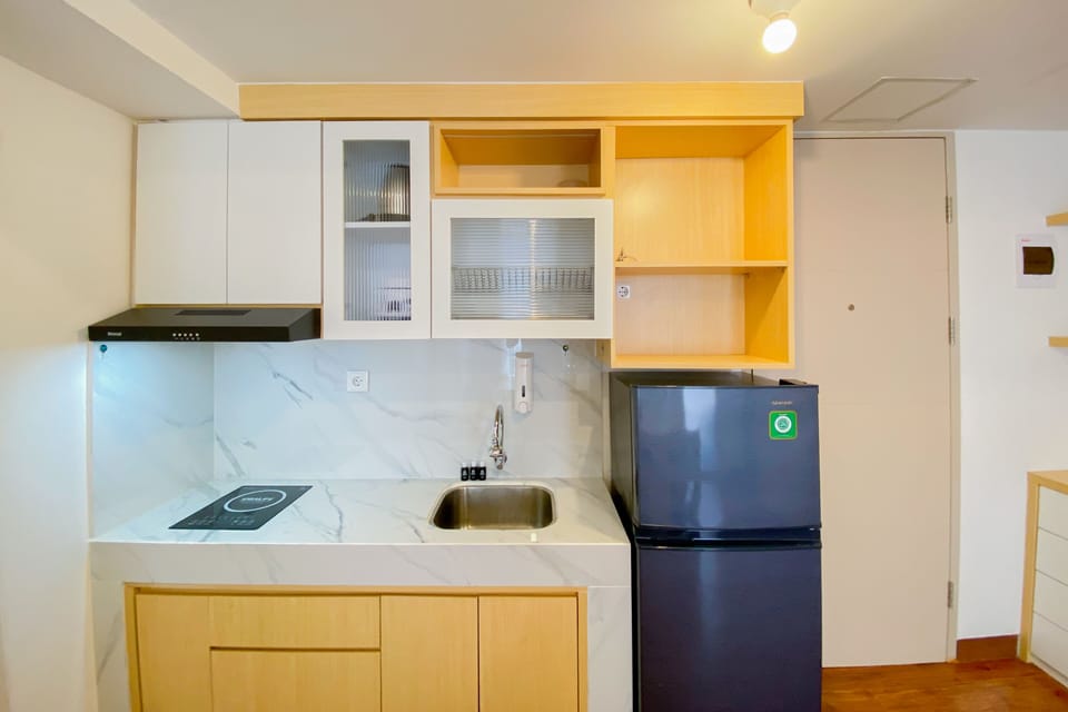 Apartment | Private kitchen | Fridge, stovetop, rice cooker, dining table