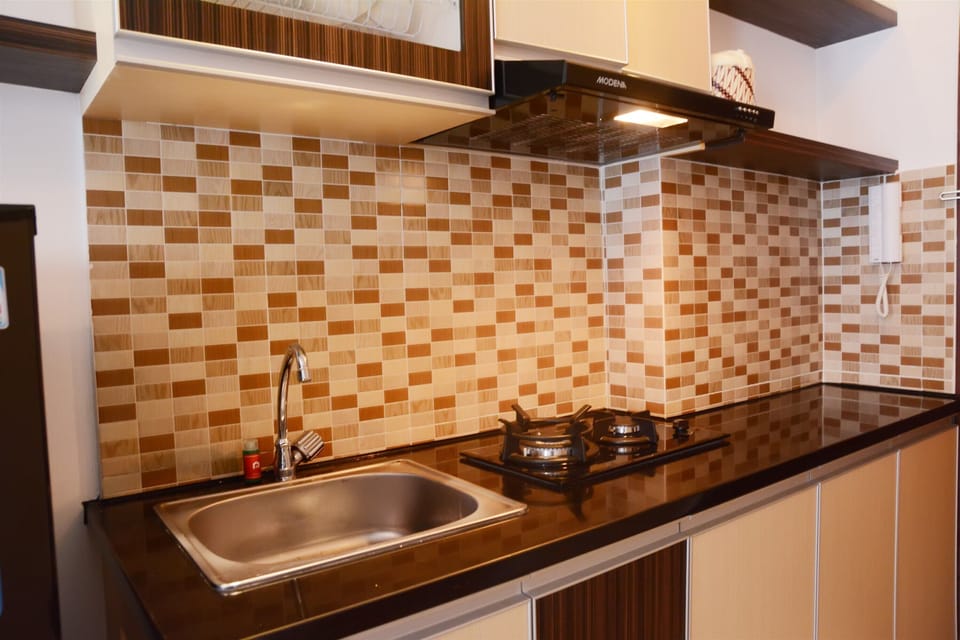 Studio | Private kitchen | Fridge, stovetop, dining tables