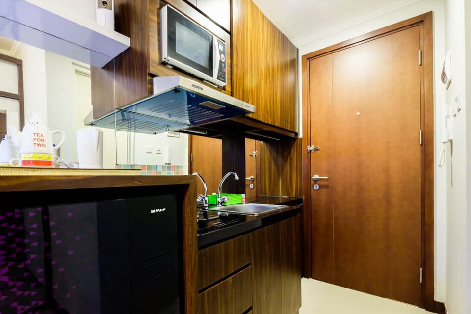 Studio | Private kitchen | Fridge, microwave, stovetop, electric kettle