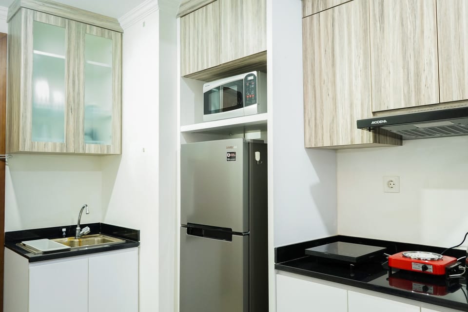 Apartment | Private kitchen | Fridge, microwave, stovetop, electric kettle