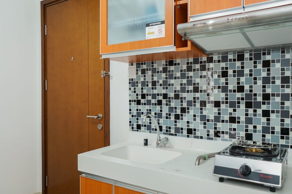 Apartment | Private kitchen | Fridge, stovetop, electric kettle, dining tables