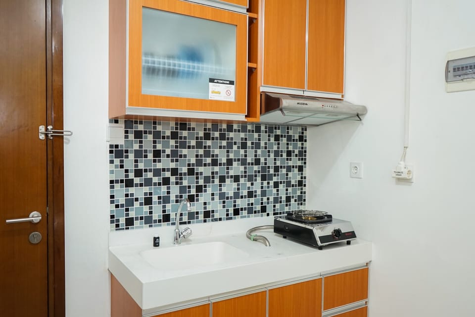 Apartment | Private kitchen | Fridge, stovetop, electric kettle, dining tables