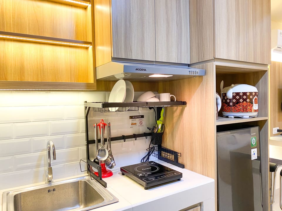 Studio | Private kitchen | Fridge, stovetop, rice cooker, dining tables