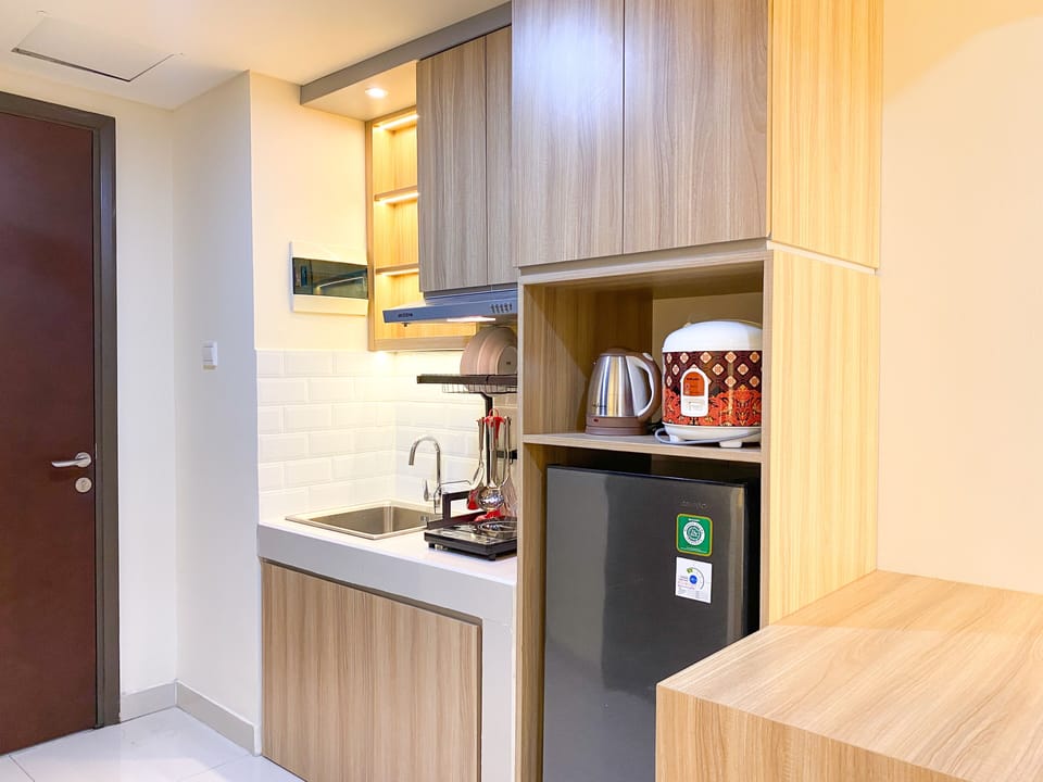 Studio | Private kitchen | Fridge, stovetop, rice cooker, dining tables